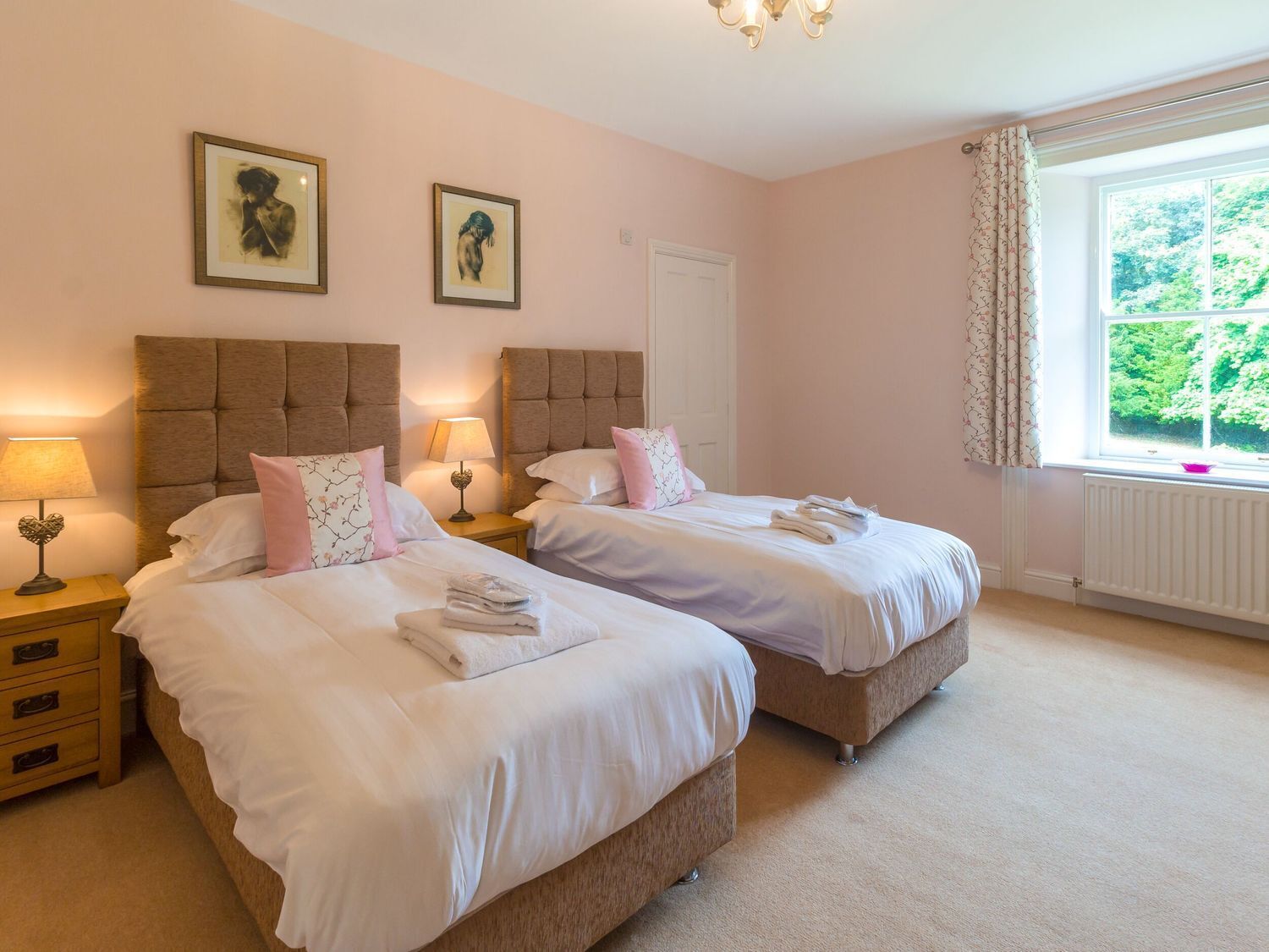 5 室のベッドルーム、客室ごとに異なる装飾、客室ごとに異なるインテリア、WiFi (無料)