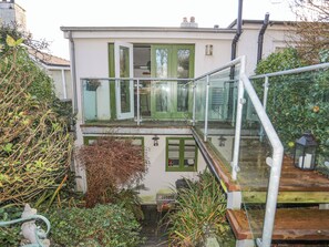 Property grounds - 34 Wexham Street (Beaumaris)