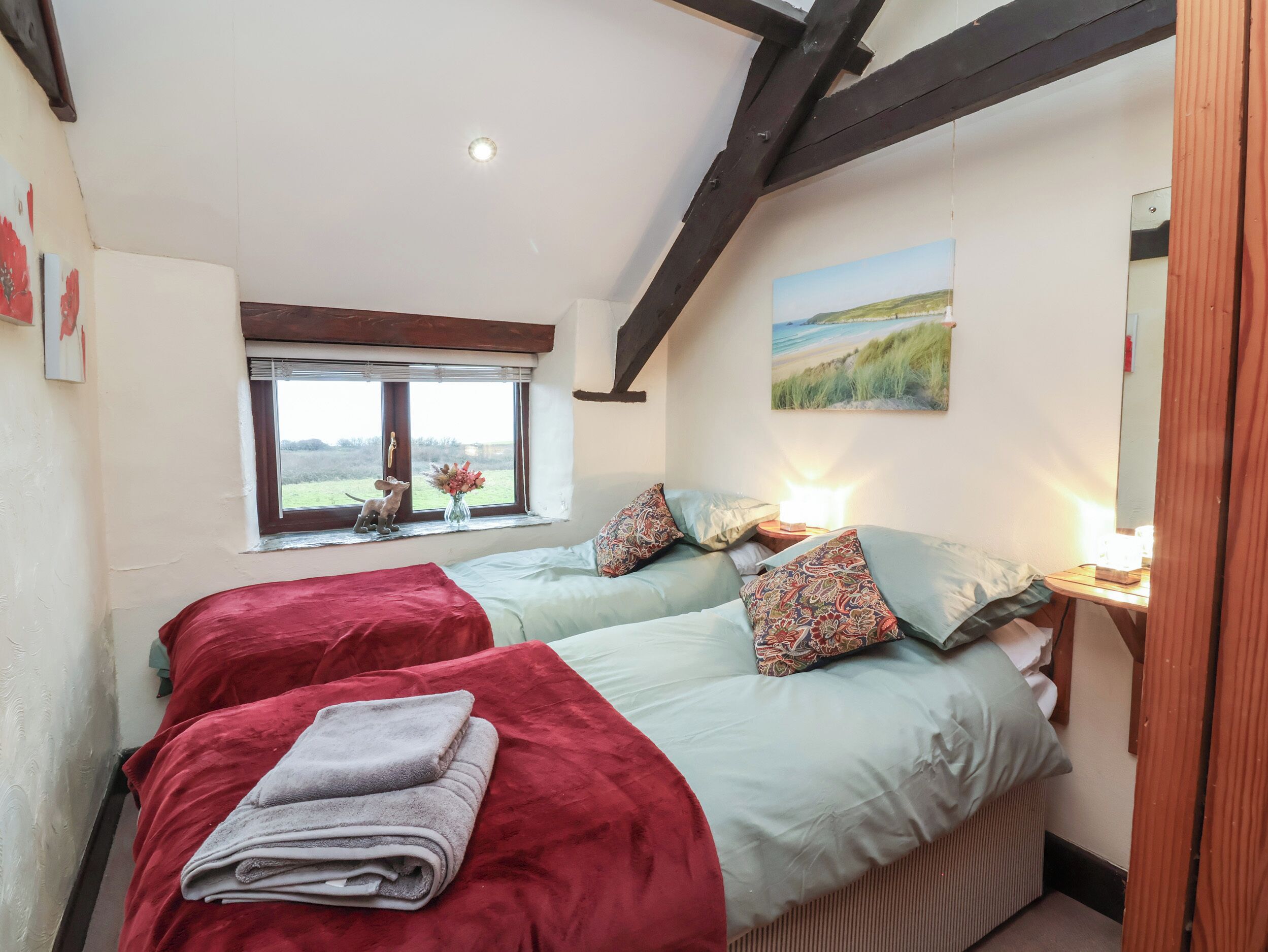 2 bedrooms, individually decorated, individually furnished, free WiFi
