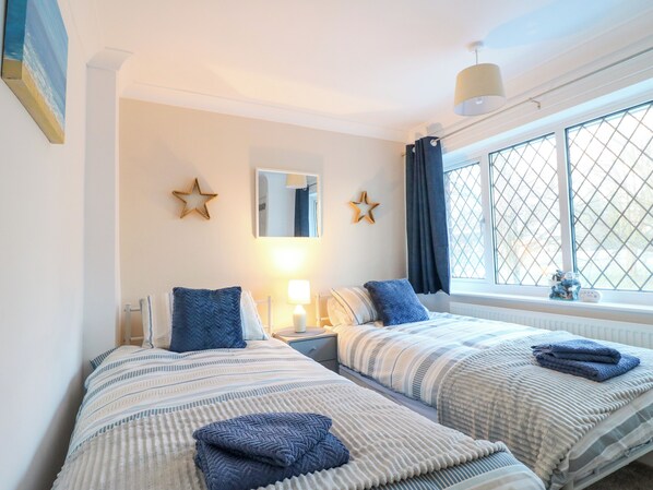 3 bedrooms, individually decorated, individually furnished, free WiFi - The Lily Pad (Chesterfield)