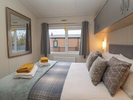 2 bedrooms, individually decorated, individually furnished, free WiFi