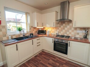 Fridge, electric kettle, cookware/dishes/utensils - 1 Old Dairy (Saltburn-by-the-Sea)