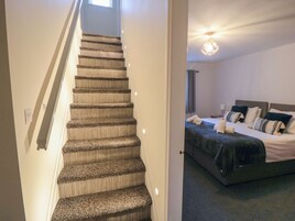 3 bedrooms, individually decorated, individually furnished, free WiFi