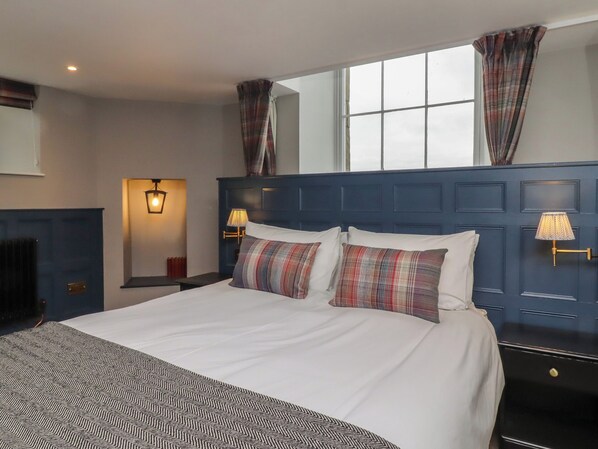 2 Schlafzimmer, individuell dekoriert, individuell eingerichtet