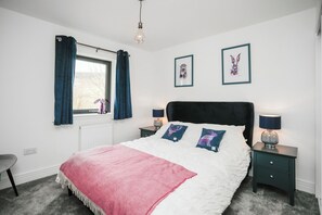 3 bedrooms, individually decorated, individually furnished, free WiFi - The Wee Abode (Aberfeldy)