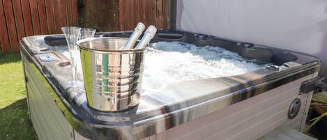 Bañera de hidromasaje exterior