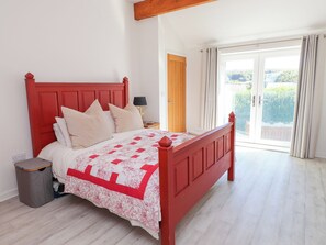 3 bedrooms, individually decorated, individually furnished - The White House (Pwllheli)