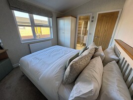 3 bedrooms, individually decorated, individually furnished, free WiFi