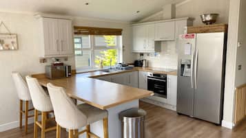Fridge, dishwasher, electric kettle, toaster