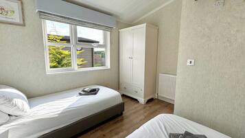 3 عدّة غرف نوم وبديكورات فريدة لكل غرفة وطراز فريد لكل وحدة