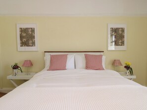 1 habitación, decoración personalizada y muebles diferentes