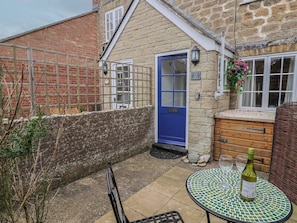 Outdoor dining - Old Ropemakers Cottage (Bridport)