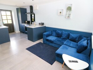 Living area - Bluebell Cottage (Cardiff)