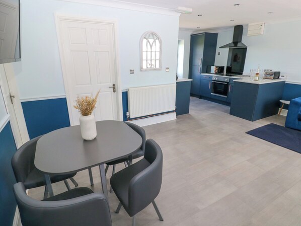 Dining - Bluebell Cottage (Cardiff)