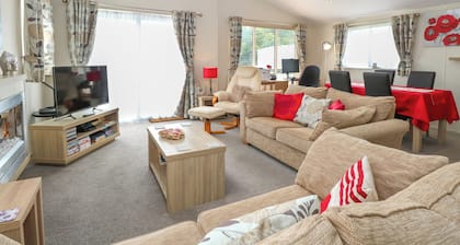 21 Norman Drive Lodge