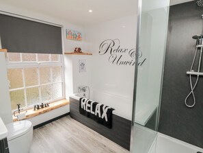 Shower - 15 High Street (Scarborough)