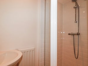 Cottage | Bathroom - Logan Barn (Camelford)