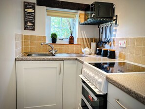 Batterie de cuisine, vaisselle et ustensiles