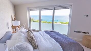 2 bedrooms, individually decorated, individually furnished, free WiFi