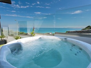 Outdoor spa tub - 7 Atlantic Watch (St Ives)