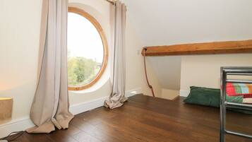 3 bedrooms, individually decorated, individually furnished, free WiFi