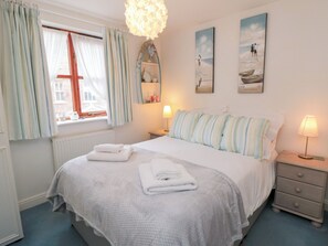Cottage | 3 bedrooms, individually decorated, individually furnished, free WiFi - Pebble Cottage (Whitby)