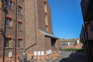 คอทเทจ | บริเวณภายนอก