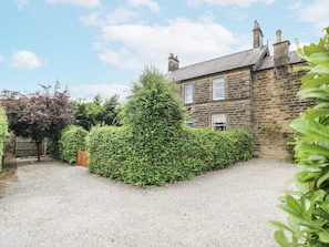 Cottage | Property grounds - Deeley House (Matlock)