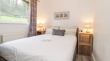 2 bedrooms, individually decorated, individually furnished