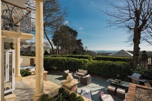 Outdoor dining - Hunters Moon (St Austell)