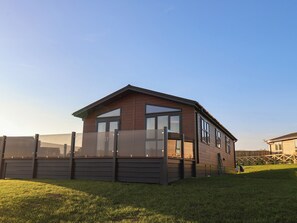 Exterior - Cherry Blossom Lodge (Whitby)