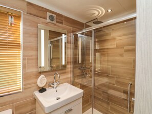 Shower - Cherry Blossom Lodge (Whitby)