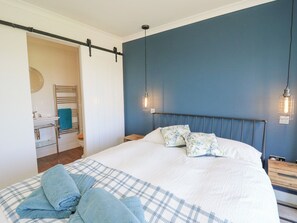 4 Schlafzimmer, individuell dekoriert, individuell eingerichtet