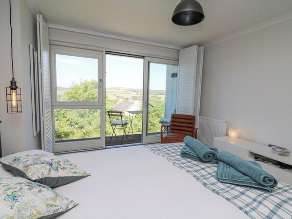 4 bedrooms, individually decorated, individually furnished, free WiFi