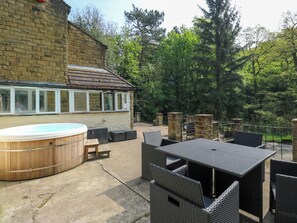 Terrace/patio - Highwood Lodge (Huddersfield)