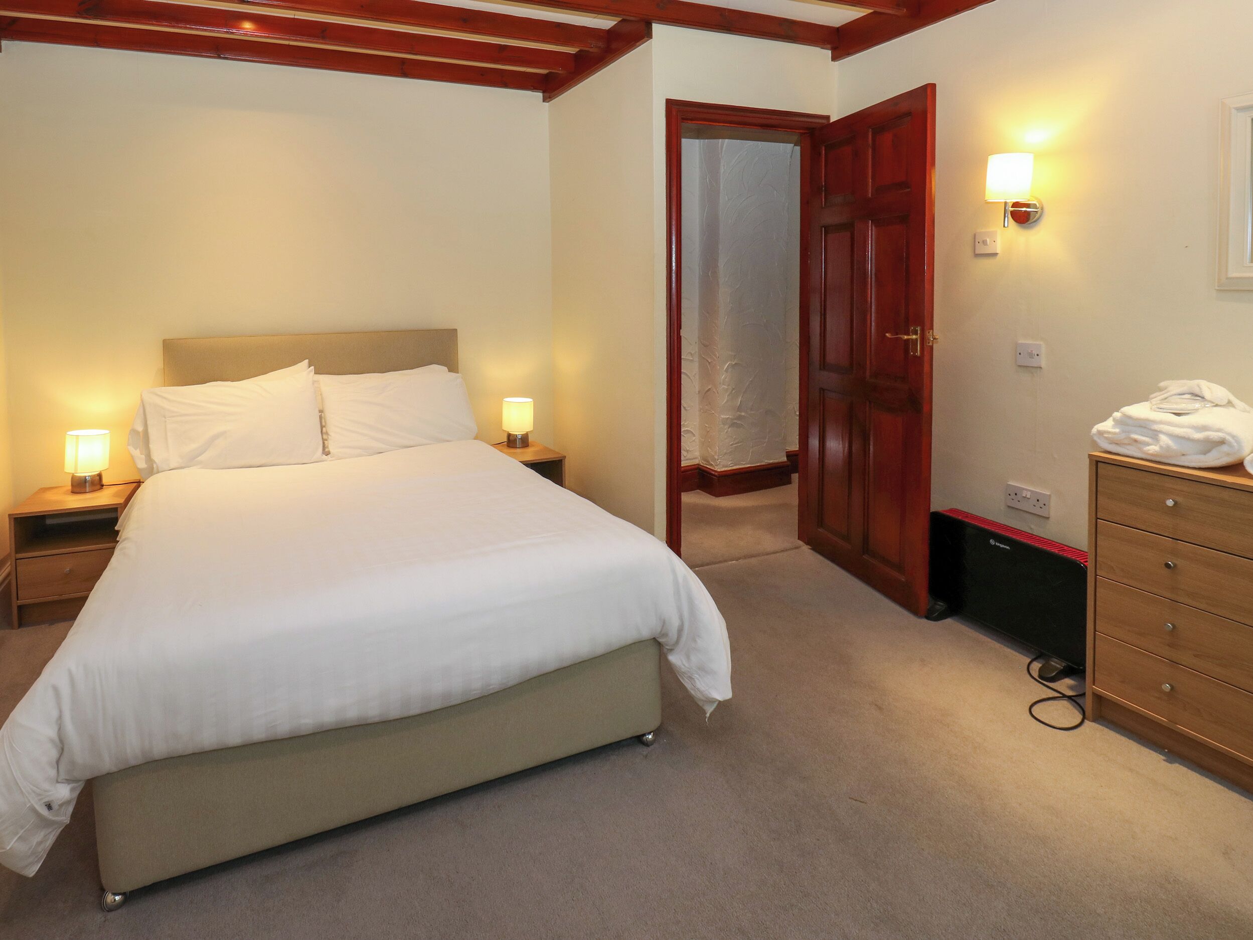 5 habitaciones, decoración personalizada y muebles diferentes 