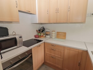 Fridge, electric kettle, toaster, cookware/dishes/utensils - The Lobster Pot (Swansea)