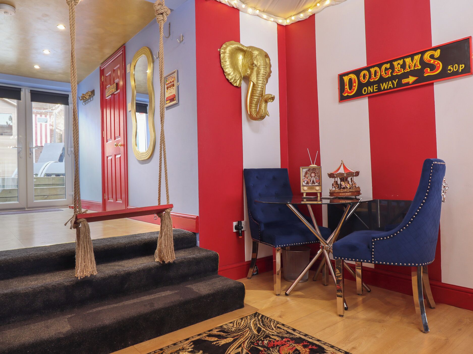 المنشأة من الداخل