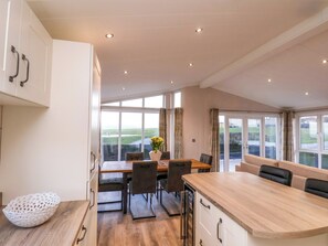 Dining - Holly Lodge (Whitby)