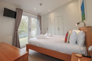 2 bedrooms, individually decorated, individually furnished, free WiFi