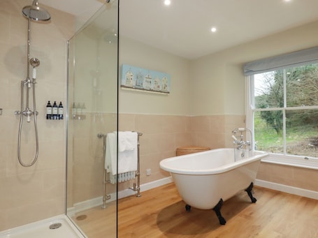 Shower. Tretoil Farm House