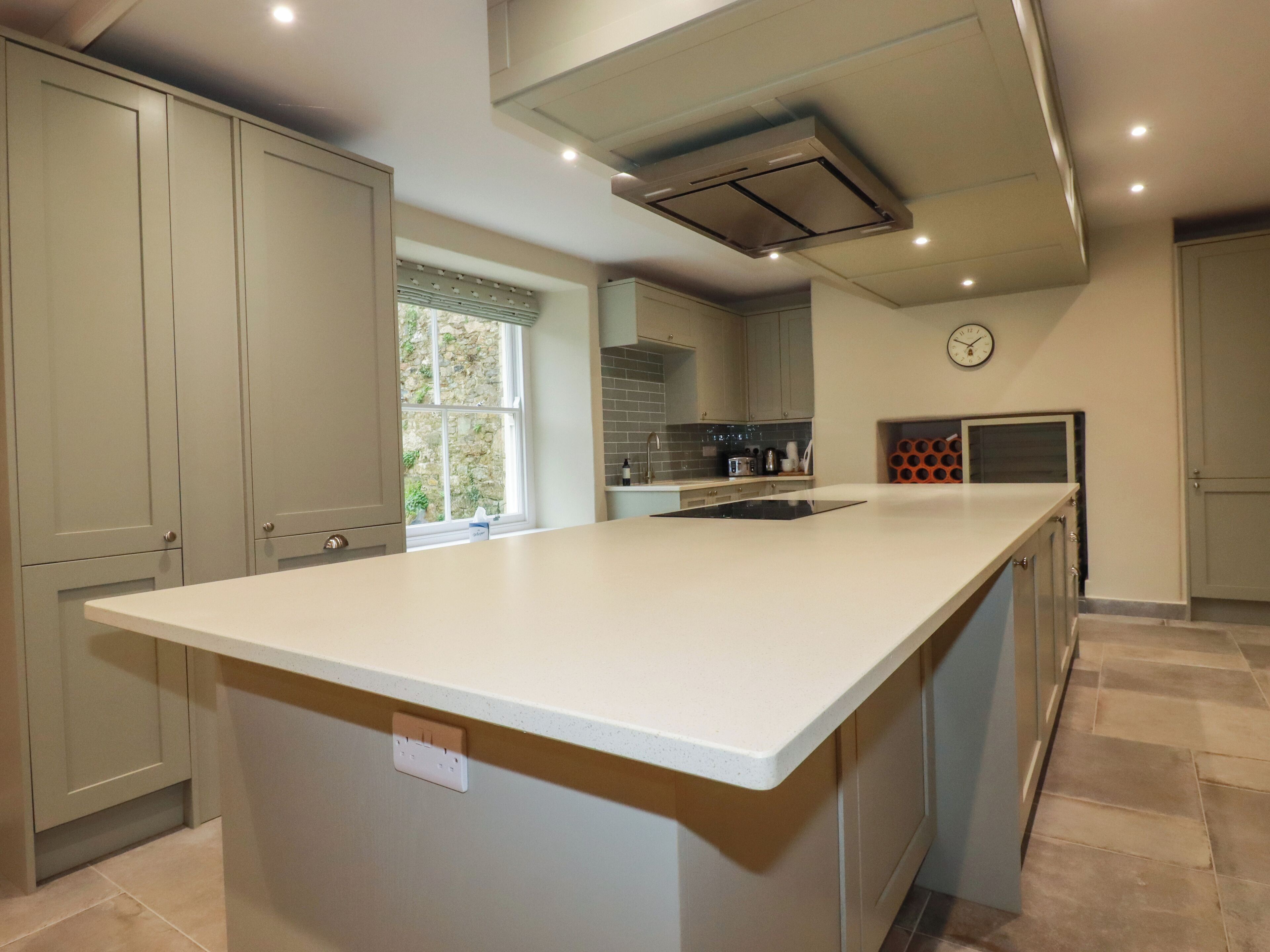 Fridge, dishwasher, electric kettle, toaster