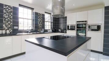 Cookware/dishes/utensils