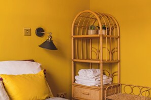 5 bedrooms, individually decorated, individually furnished, free WiFi - Ballarat House (Margate)