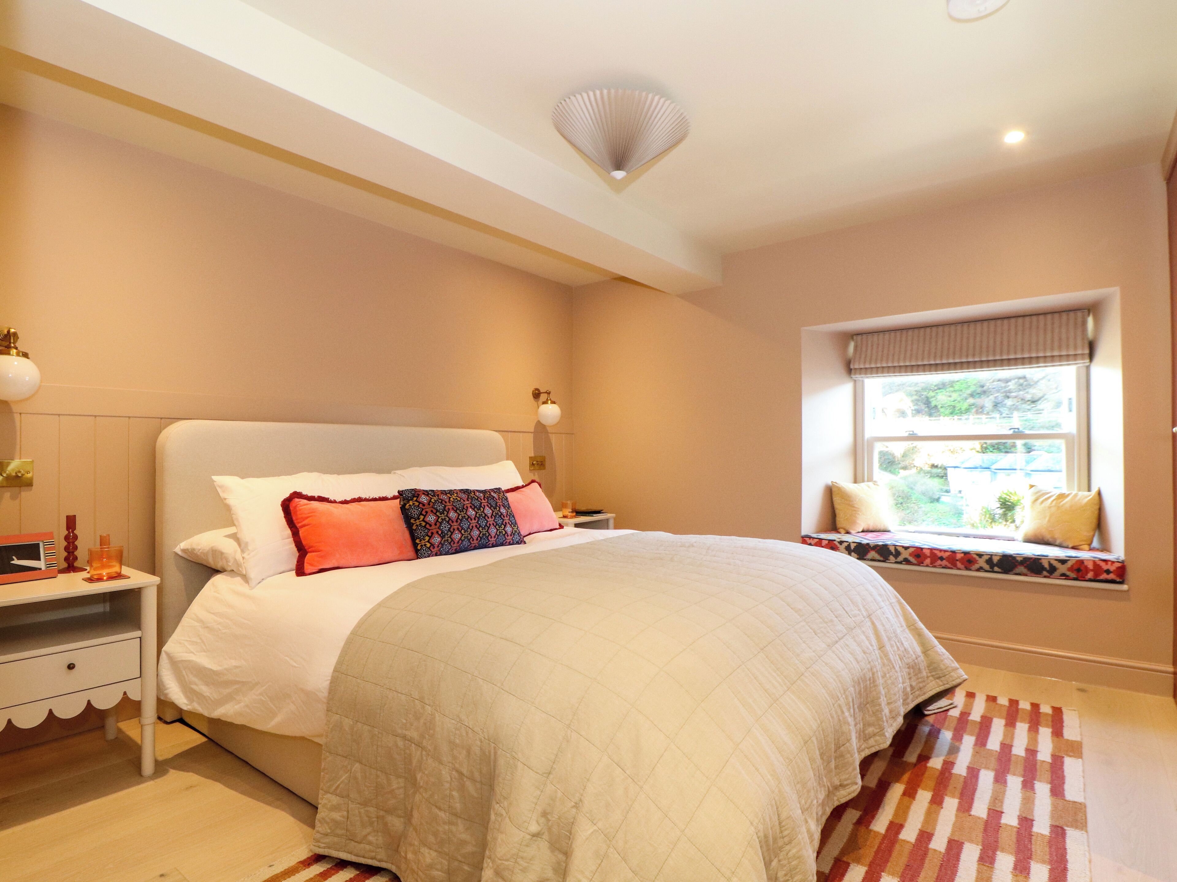 4 bedrooms, individually decorated, individually furnished, free WiFi