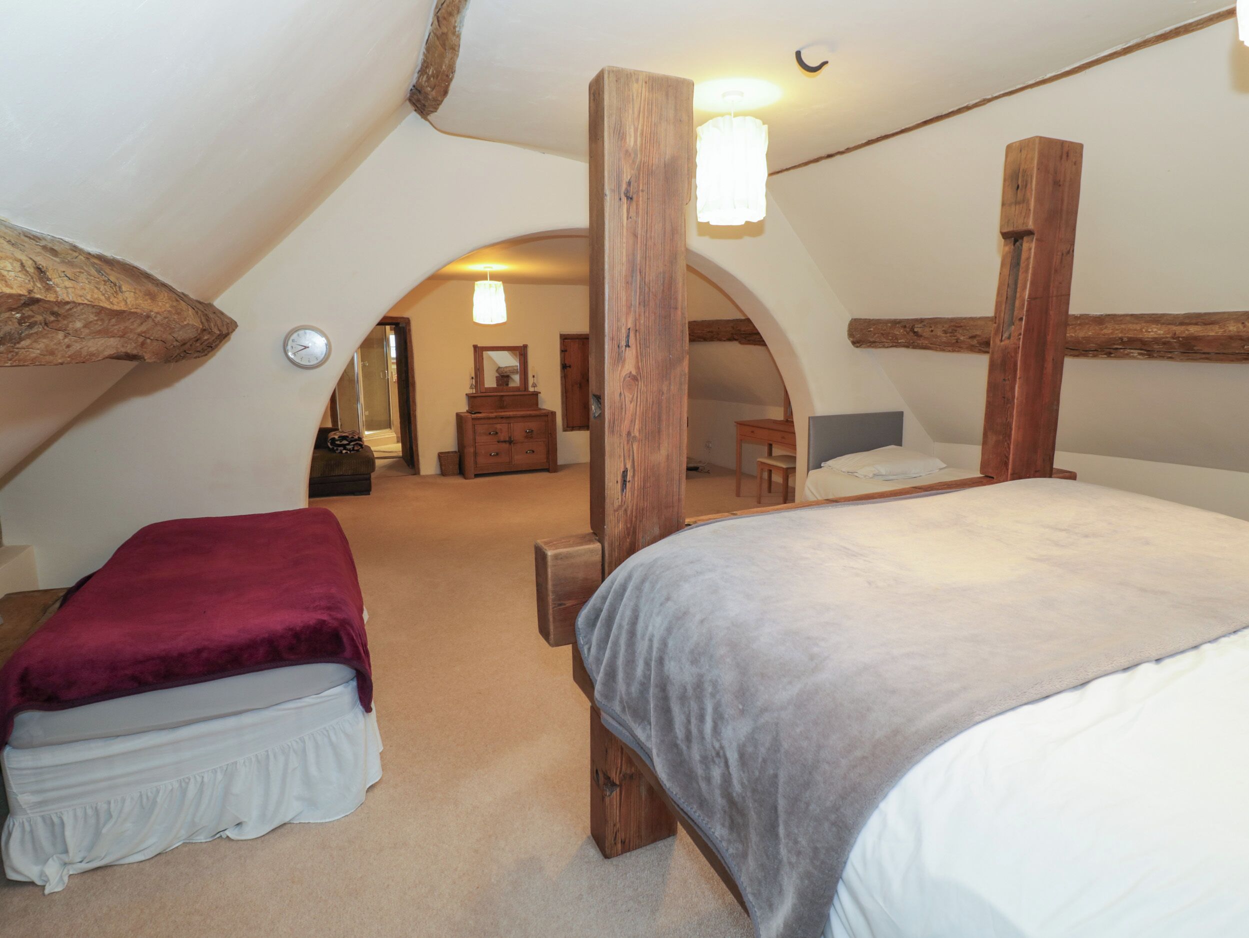 5 bedrooms, individually decorated, individually furnished, free WiFi