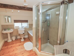Shower - Dunnimere Farmhouse (Tamworth)
