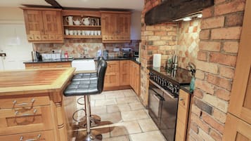 Fridge, dishwasher, cookware/dishes/utensils