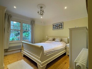 4 kamar tidur dan didekorasi berbeda-beda