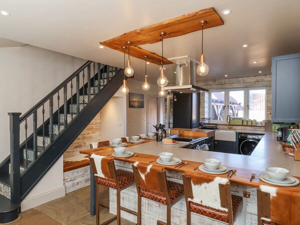 Cottage | Privékeuken | Kookgerei, borden en bestek